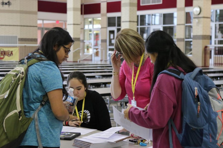 Students review the letter writing recommendations and tips provided by Leah Stephanow.