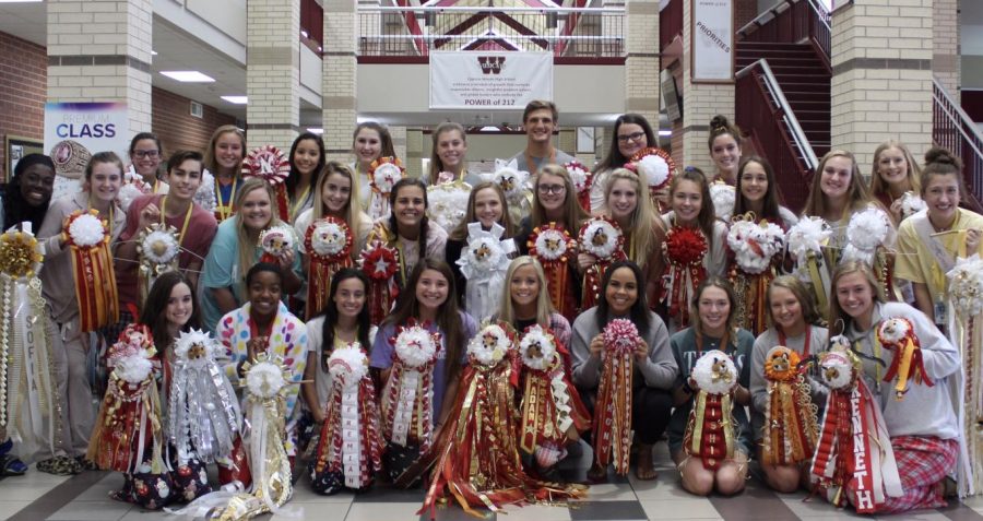 Wildcat+students+pose+for+a+picture+with+their+donated+mums+and+garters