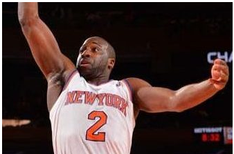 New York Knicks former Guard Raymond Felton going up for a layup