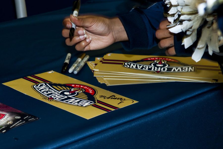 Pelicans+players+signing+New+Orleans+Pelicans+customized+cards