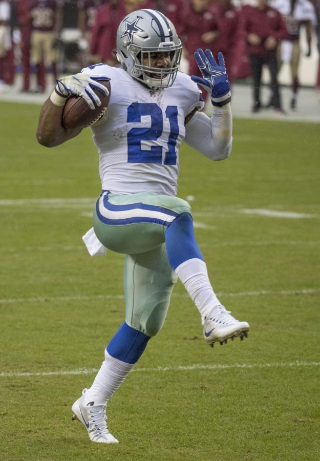 Ezekiel Elliot celebrating in the end-zone