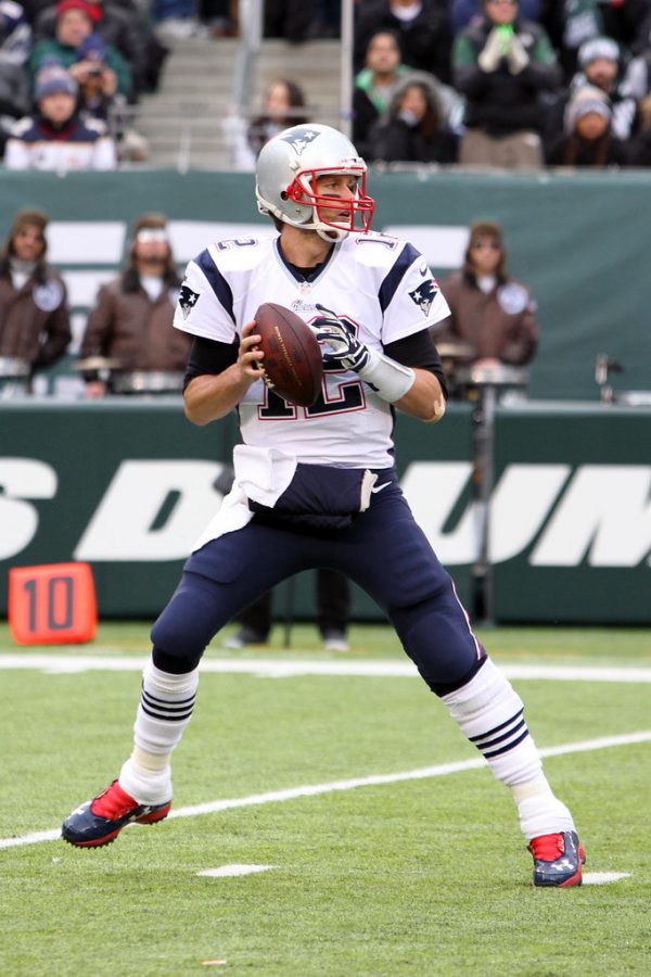 Tom Brady gets ready to throw a pass against the New York Jets