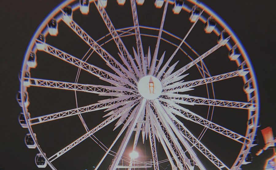 The La Grande Wheel XL is quite a popular ride at the HLSR and here it is lit up at night.